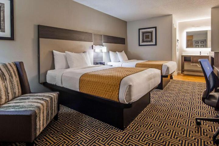 2 Double Beds (6 of 6)