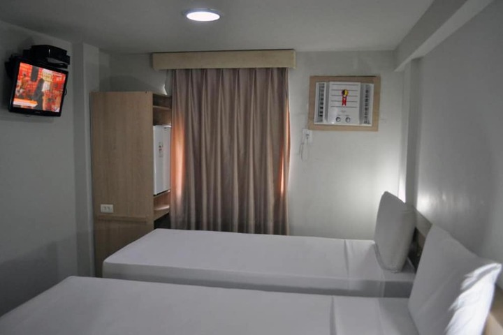 Room 17 of 35