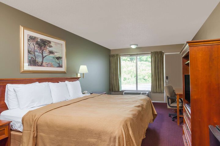 1 King Bed (7 of 9)