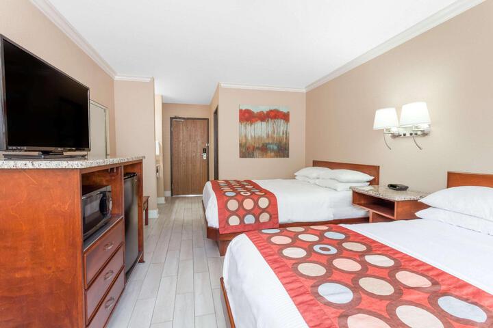 1 Queen Bed (2 of 15)