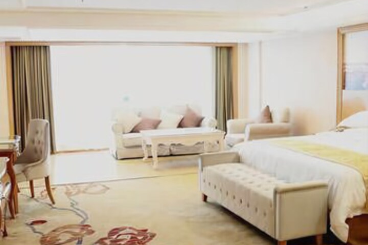 Room 2 of 22
