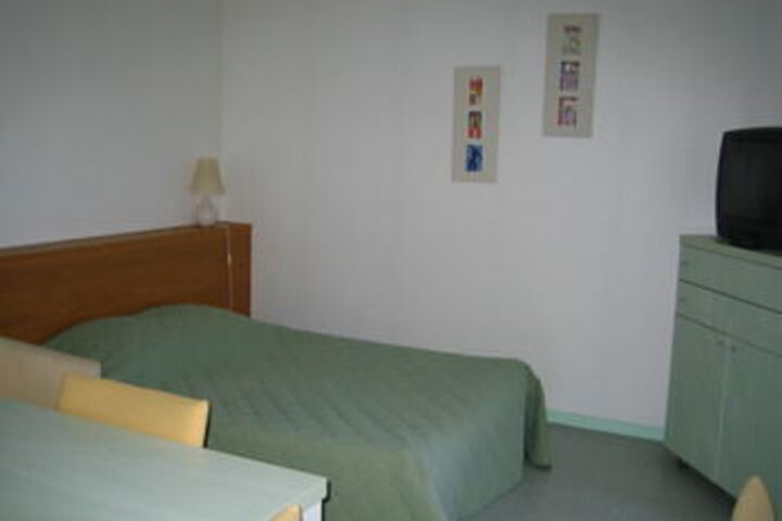 Room 4 of 7