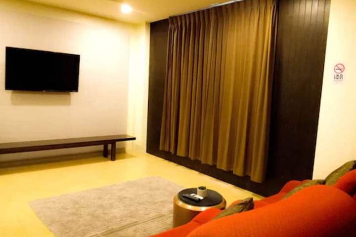 Room 9 of 81