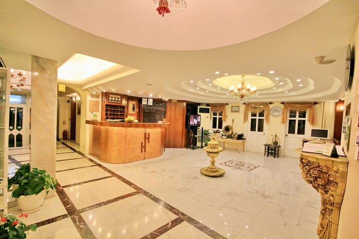 Entrance & Lobby