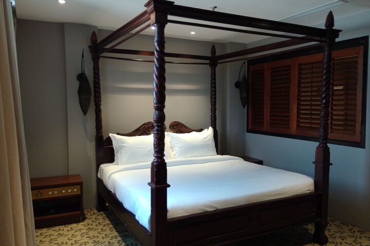 Room 6 of 32