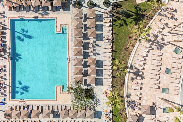 Hotel Pool