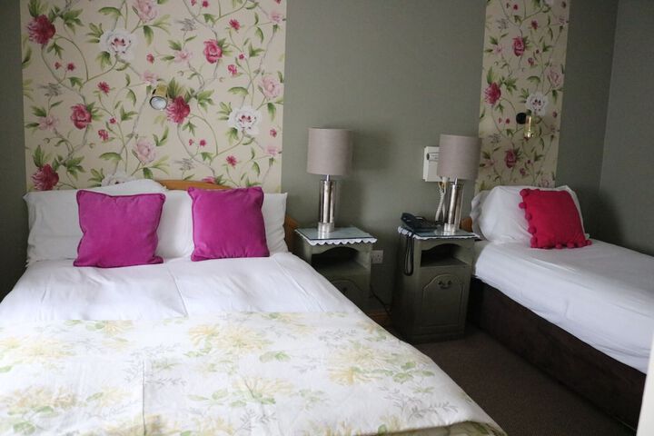 Room 9 of 28
