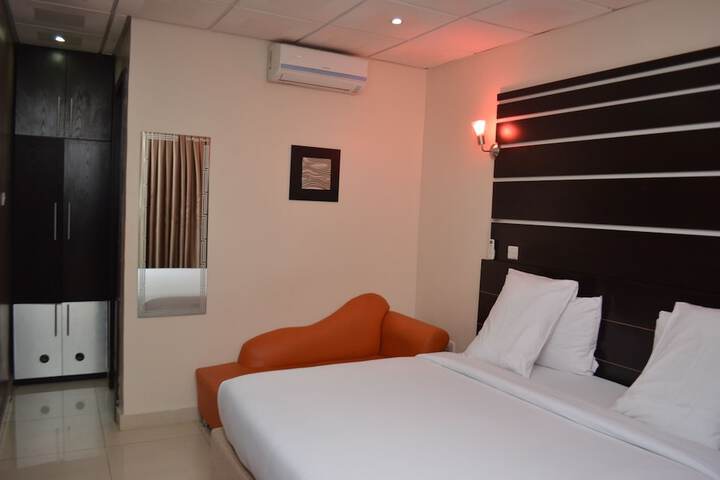 Room 8 of 37
