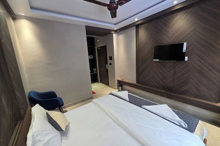 Room 37 of 61