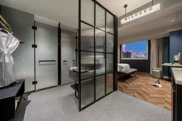 Room 5 of 28