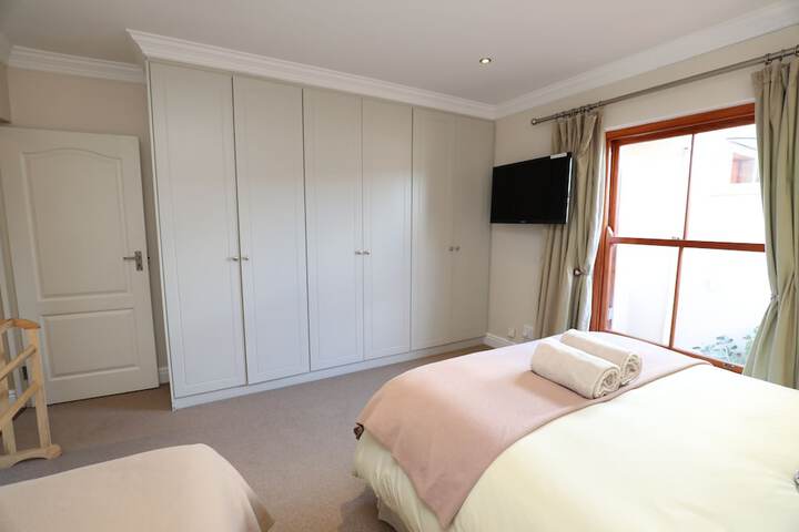 Room 2 of 40