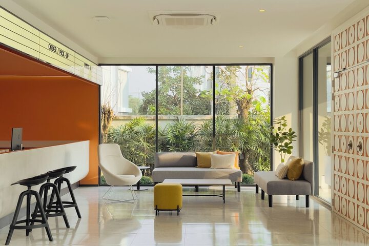 Entrance & Lobby