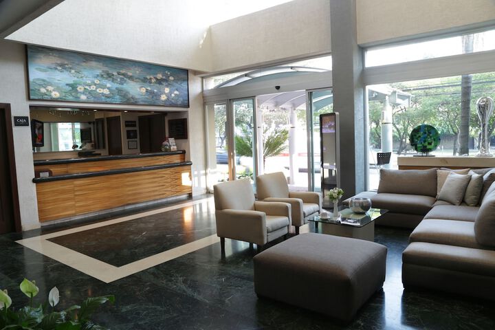 Entrance & Lobby