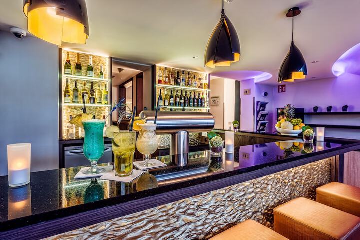 Lounge 54 of 60