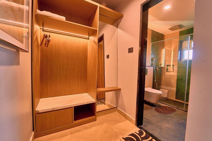 Room 49 of 100