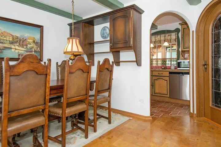 Room 4 of 15