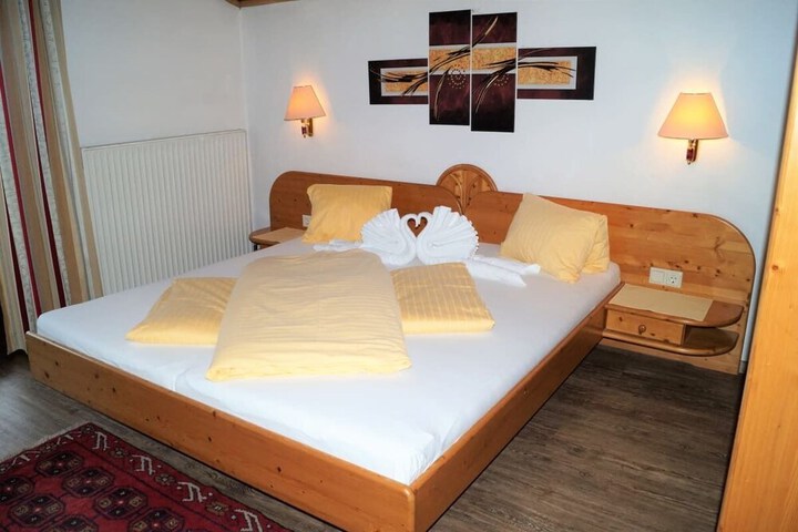 Room 28 of 97