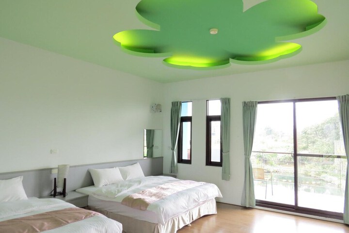 Room 10 of 80