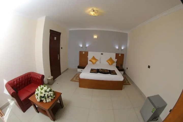 Room 10 of 13