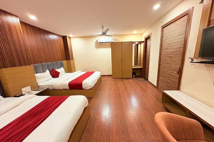 Room 3 of 7