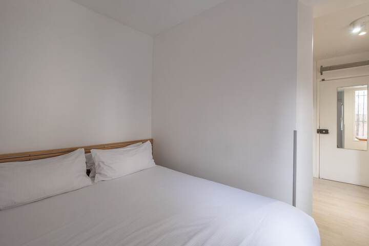 Room 9 of 29