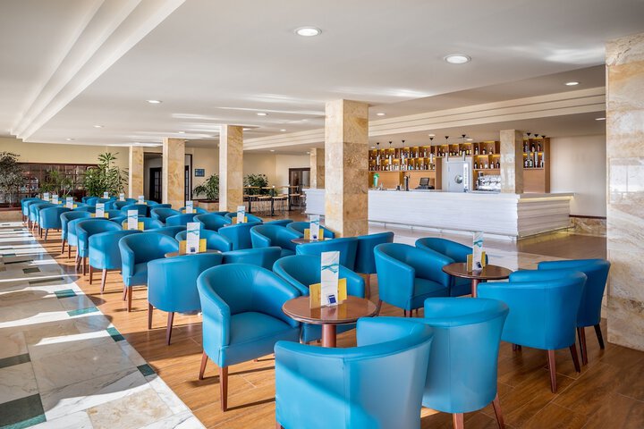 Lounge 58 of 71