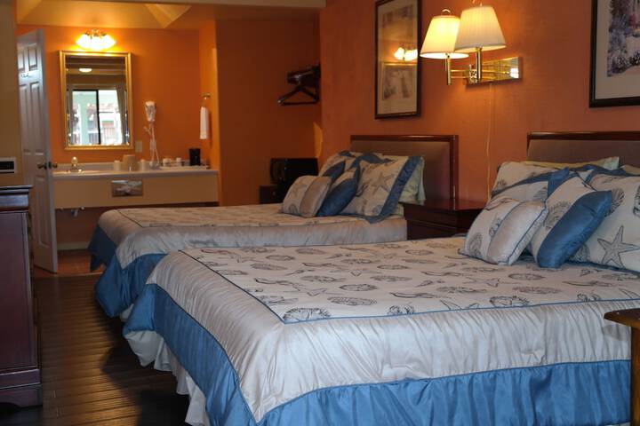 1 Queen Bed (5 of 7)