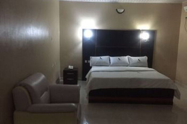 Room 33 of 41
