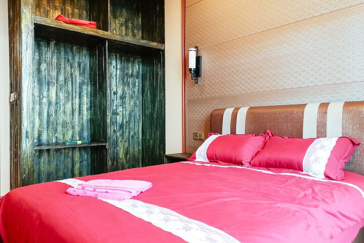 Room 5 of 28