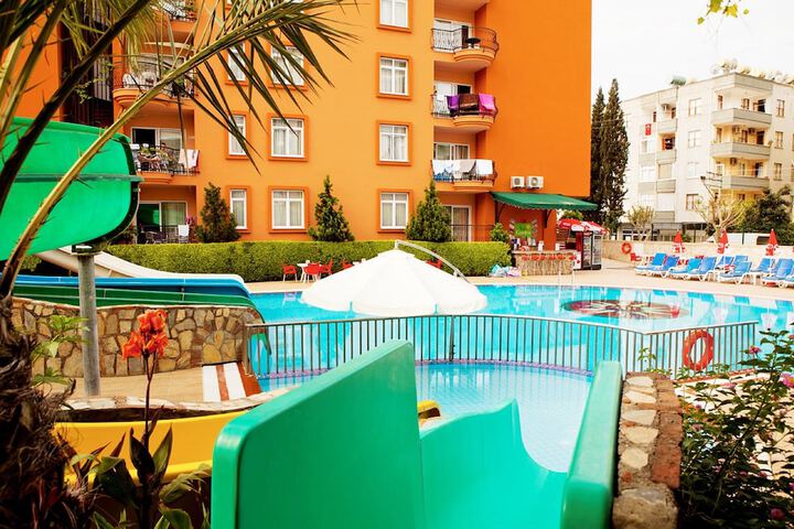 Hotel Pool