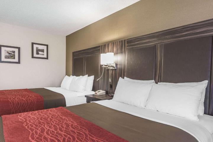 1 Queen Bed (13 of 16)