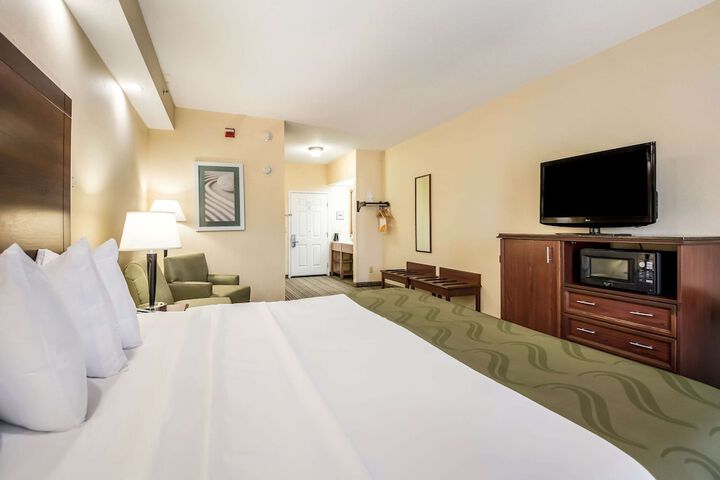 1 King Bed (11 of 16)