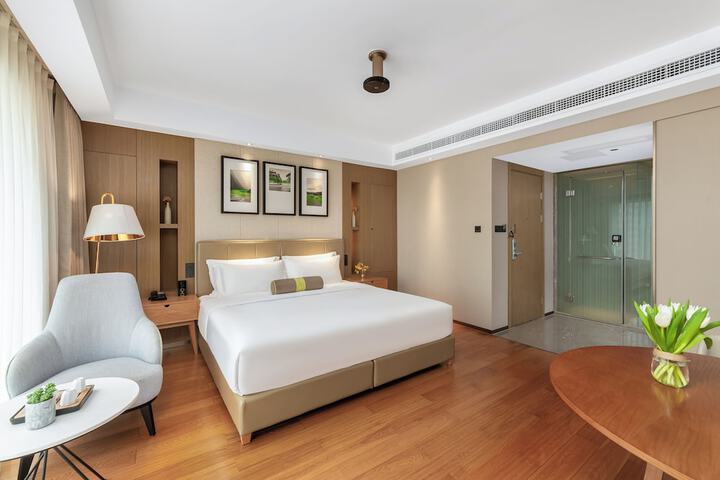 Room 9 of 36