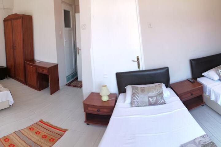 Room 7 of 30