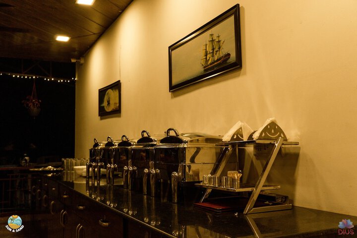 Dining 37 of 53