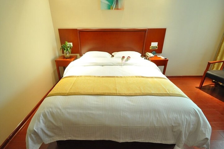 Room 12 of 50
