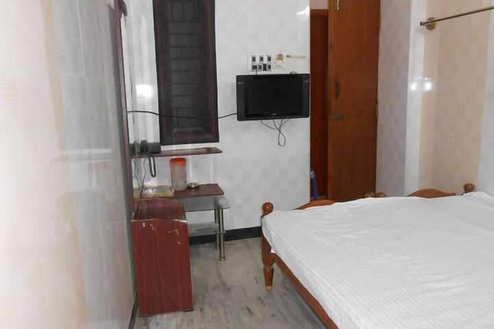 Room 4 of 25