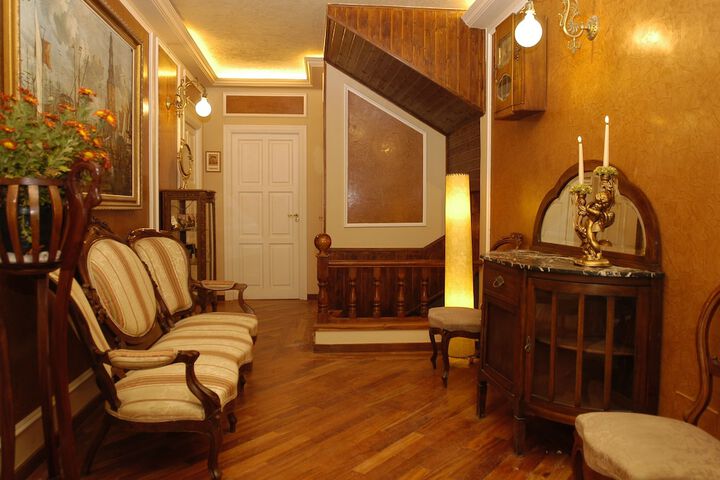 Ballroom/Hall 21 of 25