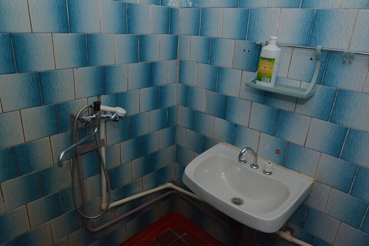 Room 74 of 100