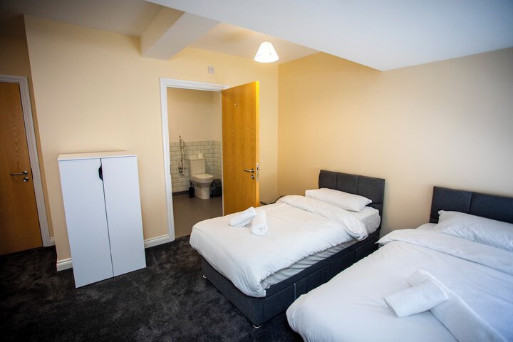 Room 5 of 12