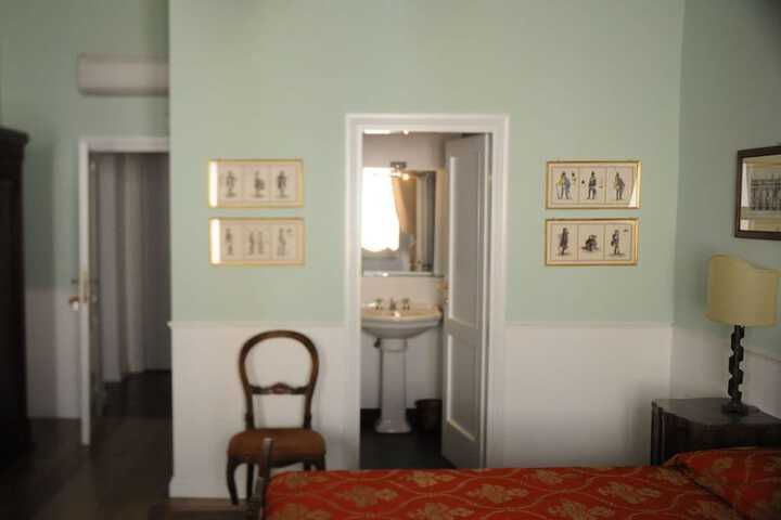 Room 4 of 44