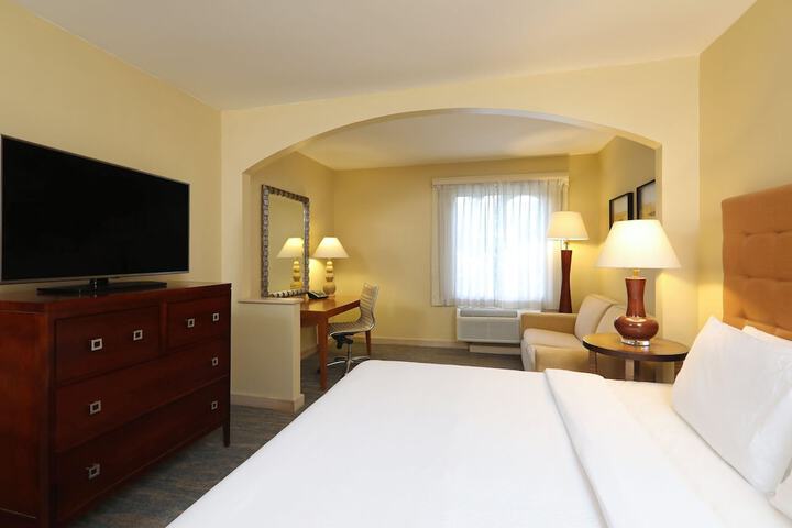 Room 12 of 33
