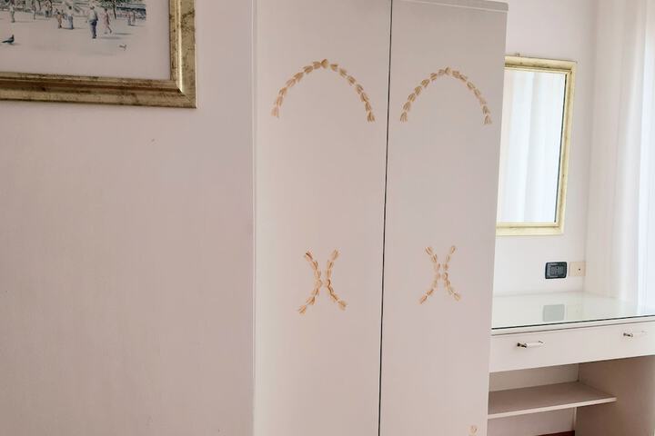 Room 4 of 67