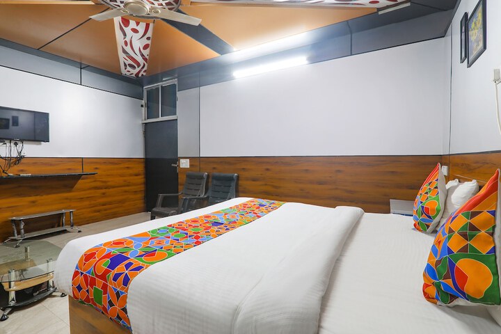 Room 12 of 27