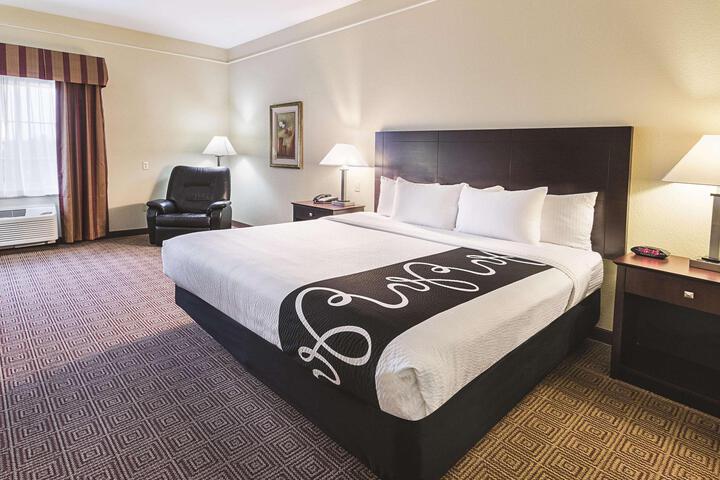 1 King Bed (7 of 18)