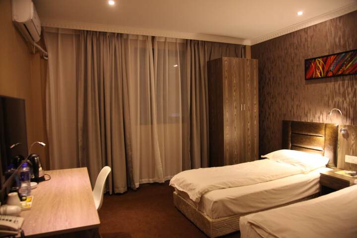 Room 42 of 90