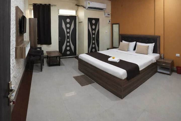 Room 8 of 19