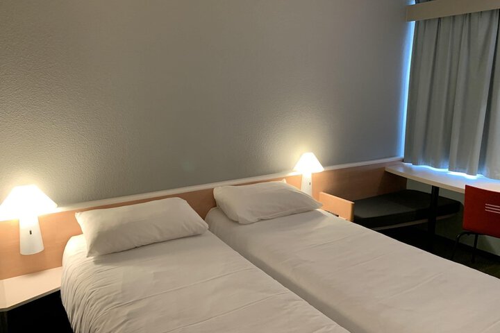 Room 30 of 64