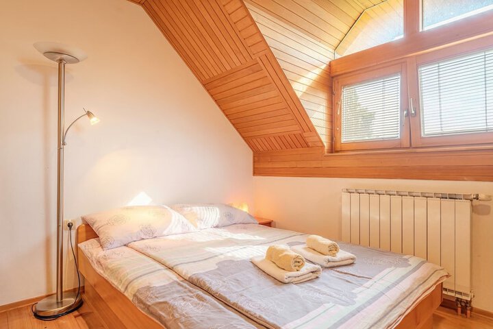 Room 4 of 43