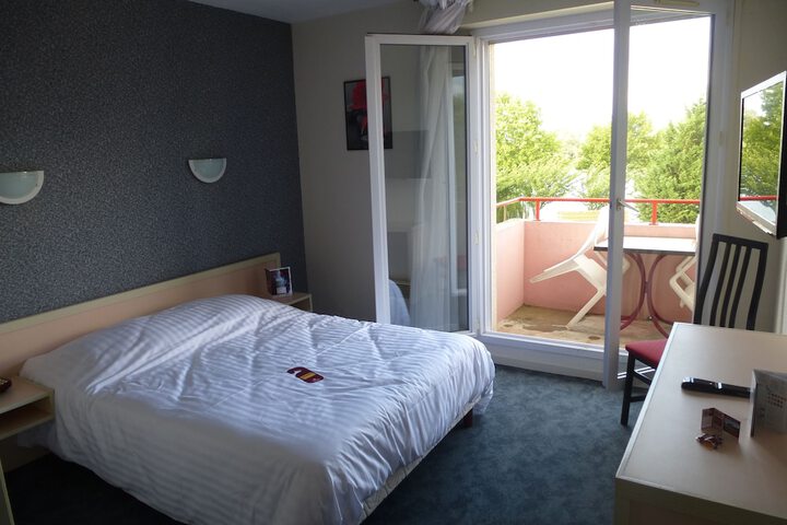 Room 7 of 33